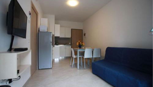 Charming Flat for up to 6 Guests Near the Beach - Photo 3