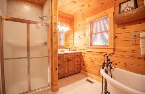 West Jefferson Cabin- Hot Tub, Fireplace, Sleeps 7 - Foto 10