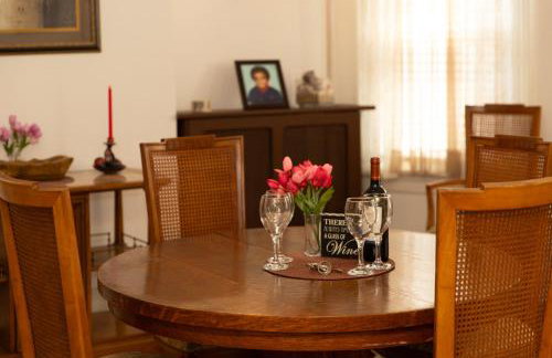 The Gem-3 Bedrooms! King, Full & Twin Beds, Sauna with Free Parking plus more - Foto 32