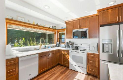 4BR waterfront home with beach access and views - Foto 5