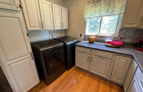 It's A Wonderful Life - Main St Penn Yan - Walk to Shops & Dining - Hot Tub - Pets OK - Seneca & Keuka Lake - Foto 31