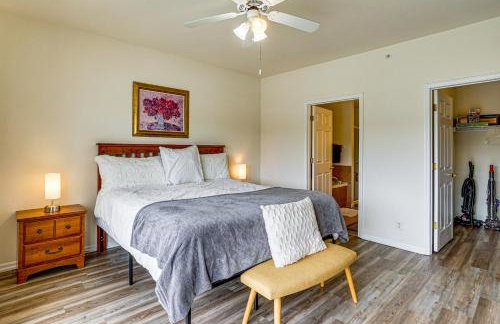 Lakefront Osage Beach Condo: Dock Your Boat Here! - Foto 14