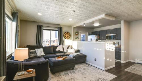 Updated Townhome Near Airport and Shopping! - Foto 4