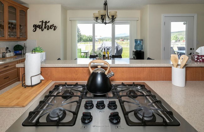 LUXURIOUS 5-Br Acreage | Year-Round Heated Pool & HotTub | Mtn View | Pool Table - Foto 12