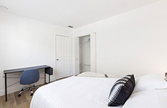 Lovely 2 BR Condo With Free Parking on Premises - Foto 15