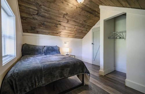 3 Bed 2 Bath Renovated Home Near The Lake - Foto 23