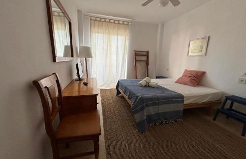 Apartamento con piscina y delante de la playa - Foto 8