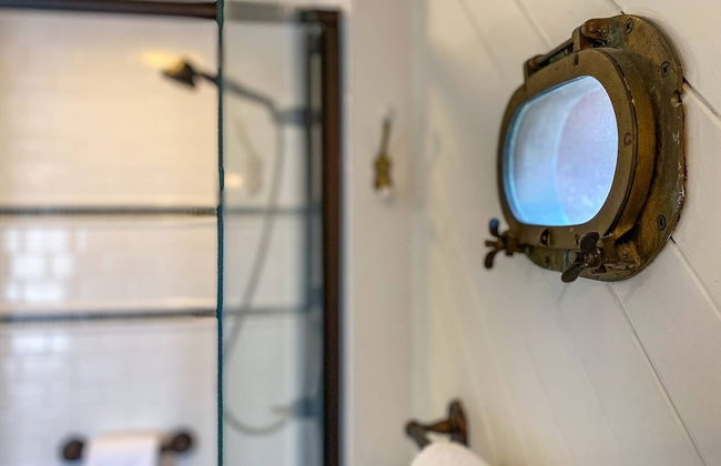 Little Yellow Cottage on Water Street - Foto 32