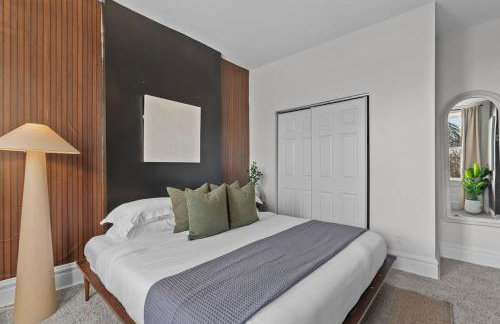 Brick and Modern on Miami St By StayLage - Foto 17