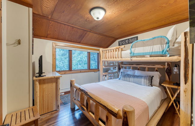 Lakefront Haven by Avantstay Minutes to Ski Resorts Private Dock Boat - Photo 31