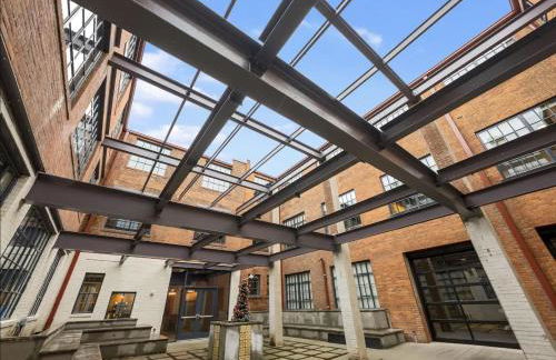 2125 Superior Living - Photo 32