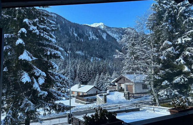 Chalet Soleada With Fireplace and Terrace for 5 - Photo 25