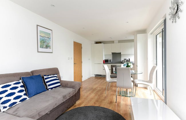 Skyvillion Tower Point Enfield 1bed W Balcony - Photo 1