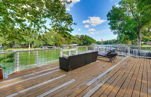 4-Season Boathouse, Hot Tub! Guadalupe River Oasis - Foto 45
