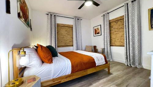 King Bed-Private Yard-Driveway Parking - Foto 5