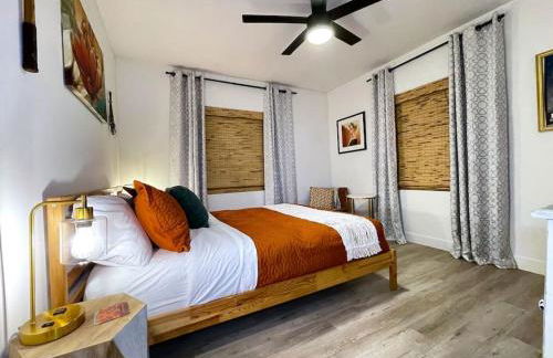 King Bed-Private Yard-Driveway Parking - Photo 5