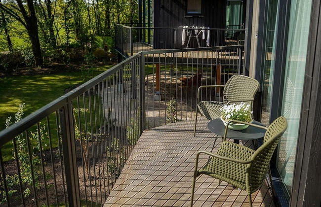 Spacious Holiday Home With Garden - Photo 9