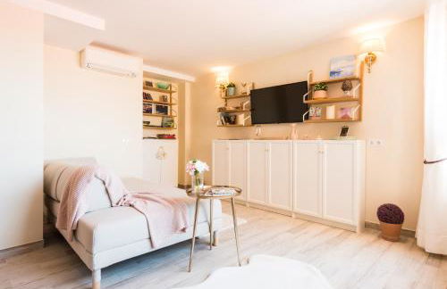 Malaga Centre Apartment with Parking - Photo 7