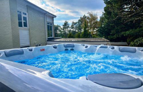 5 Bed House - Pool - Hot Tub - Sauna - Pool Table - Near New Forest and Beach - Sleeps 12 - Photo 63