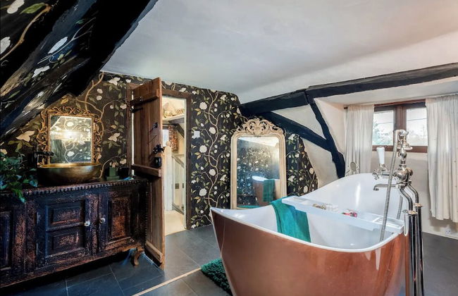 16th Century Thatched Cottage - Photo 9