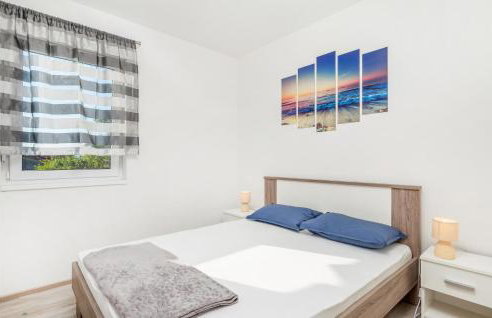 6 Bedroom Stunning Home In Lukovo - Foto 24