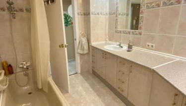 Lovely 1 bedroom apartment with sea views and pool - Photo 5