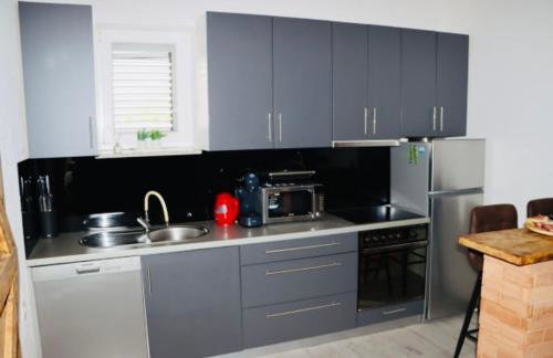 Iva apartman sa bazenom - Foto 22