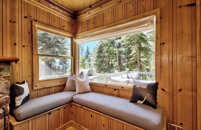 Private Cozy and Central Cabin with Deck by Sierra Getaways - Foto 12