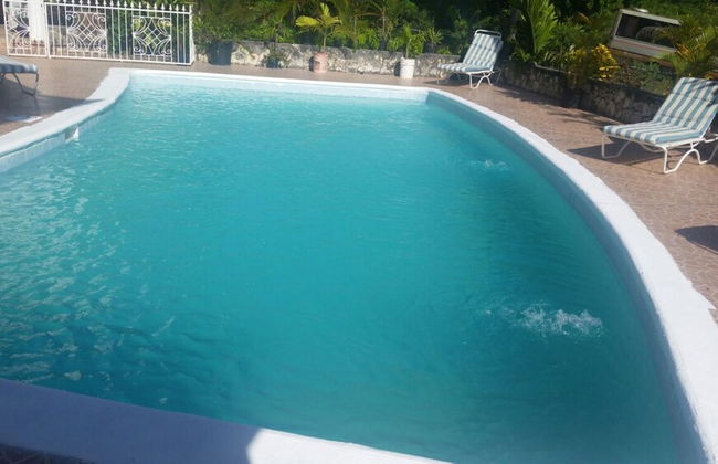 Holiday House Second floor Ste - Photo 17