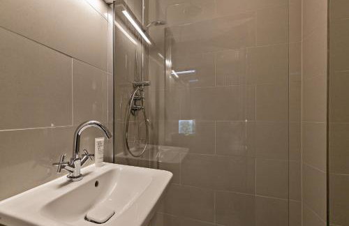 MK CITY CENTRE, THE DIAMOND SUITE, FREE Parking Space, PREMIUM SPACIOUS Apartment with FOOSBALL TABLE - Foto 36