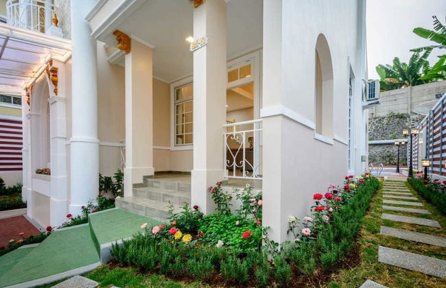 Villa Kota Bunga Puncak 2 Bedroom - Photo 11