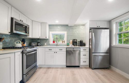 Walk to Water Access to Hiking Trails! - Foto 4