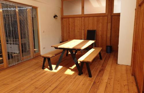 Ampio appartamento su 2 livelli con garage coperto - Foto 26