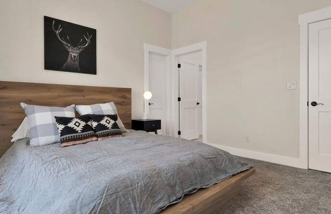 New Luxury Texas Farmhouse - Photo 25