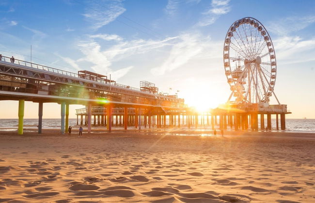 Restyled Holiday Home with Fireplace near Beach - Photo 32
