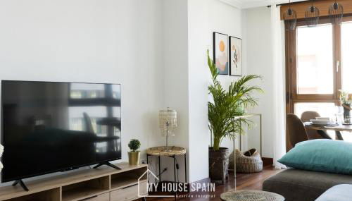 MyHouseSpain - Playa de poniente, con vistas al mar y parking gratuito - Foto 2