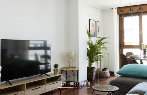 MyHouseSpain - Playa de poniente, con vistas al mar y parking gratuito - Foto 2