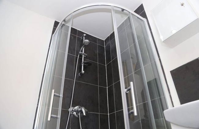 Room in House - Aa Guest Room3 Ensuite - Photo 7