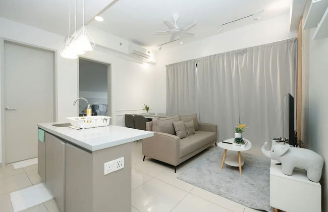 Cozy Skyline Retreat Trion KL - Level 63 - Foto 14