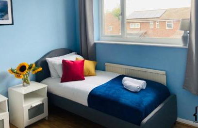 3 Bedroom House Garden Free Parking 15 min to centre 5 min to motorway - Foto 7