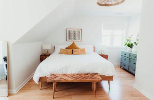 Huge Beach Bungalow- Yard, Beach Pass, King Beds - Foto 8