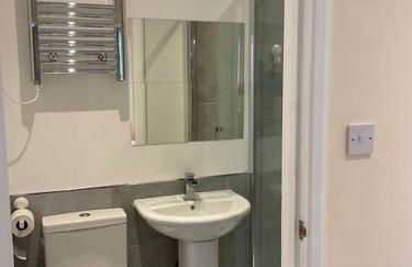 Beautiful private en-suite room with its own entry - Foto 6