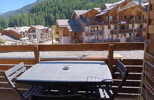 T2 Les orres 1800 pied des pistes avec piscine - Foto 5