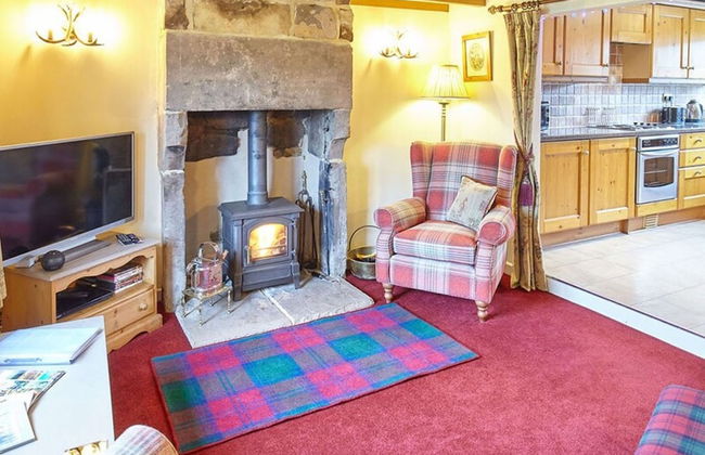 Host Stay Honeysuckle Cottage - Photo 10