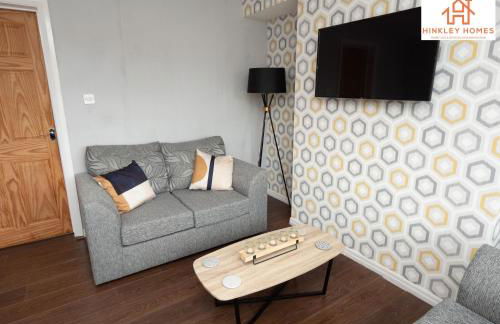 Large Home - Free Parking-WiFi By Hinkley Homes Short Lets & Serviced Accommodation - Foto 5