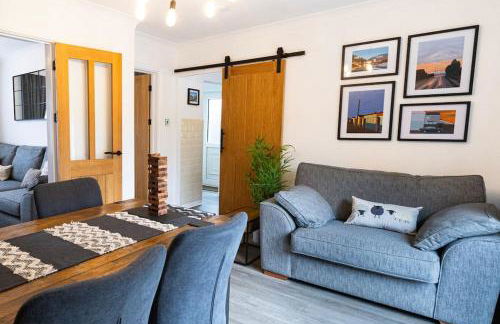 Steel Town Lodge - Contractor & Family Stay with Dart Board - Foto 2