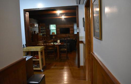 Restored1850s log cabin, with gazebo and gardens! 1 mile to downtown Weaverville - Foto 48