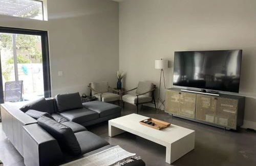 Modern 2-Home Private Oasis w Pool Hot Tub in DT - Foto 12