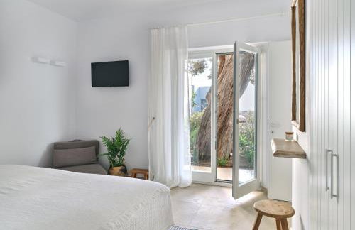 Private Luxury Scarlet beachfront villa, Molos, Paros - Photo 14