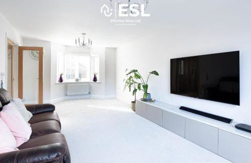 Large Modern 4 Bedroom House in Uttoxeter, Near Alton Towers, Great for Families - Foto 44